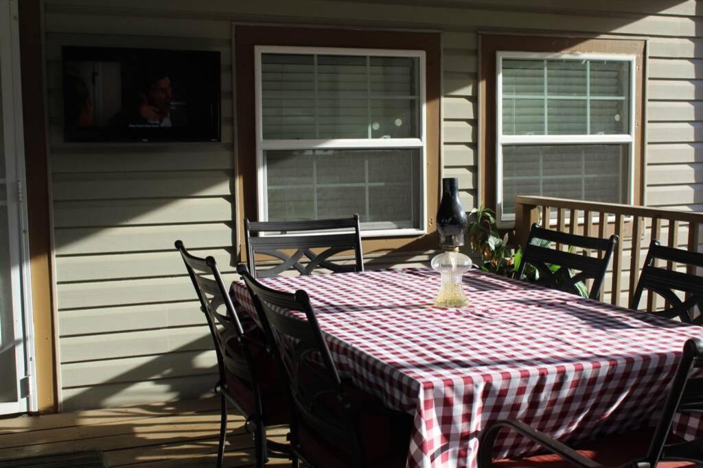 Beautiful Retreat, Hot Tub & Outdoor Living Space. Eustis Exterior foto